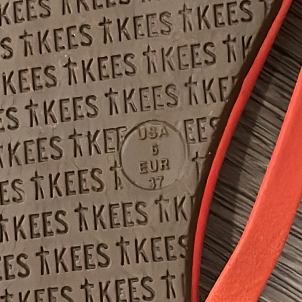 Tkees Flip Flops Size 6 - Picture 5 of 5